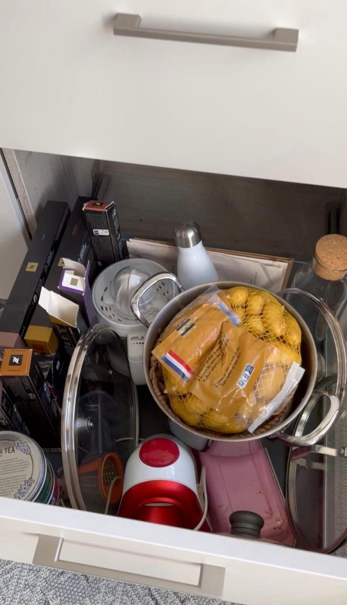 Après — bureau organisé